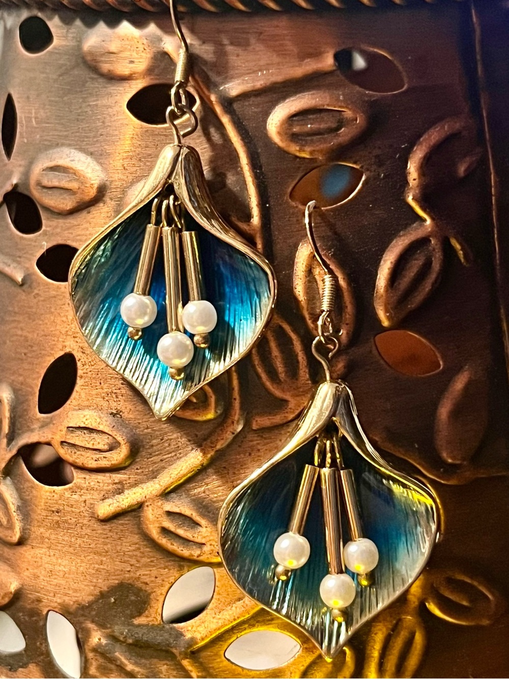 Calla Lily Enamel Pierced Earrings Pearl Floral